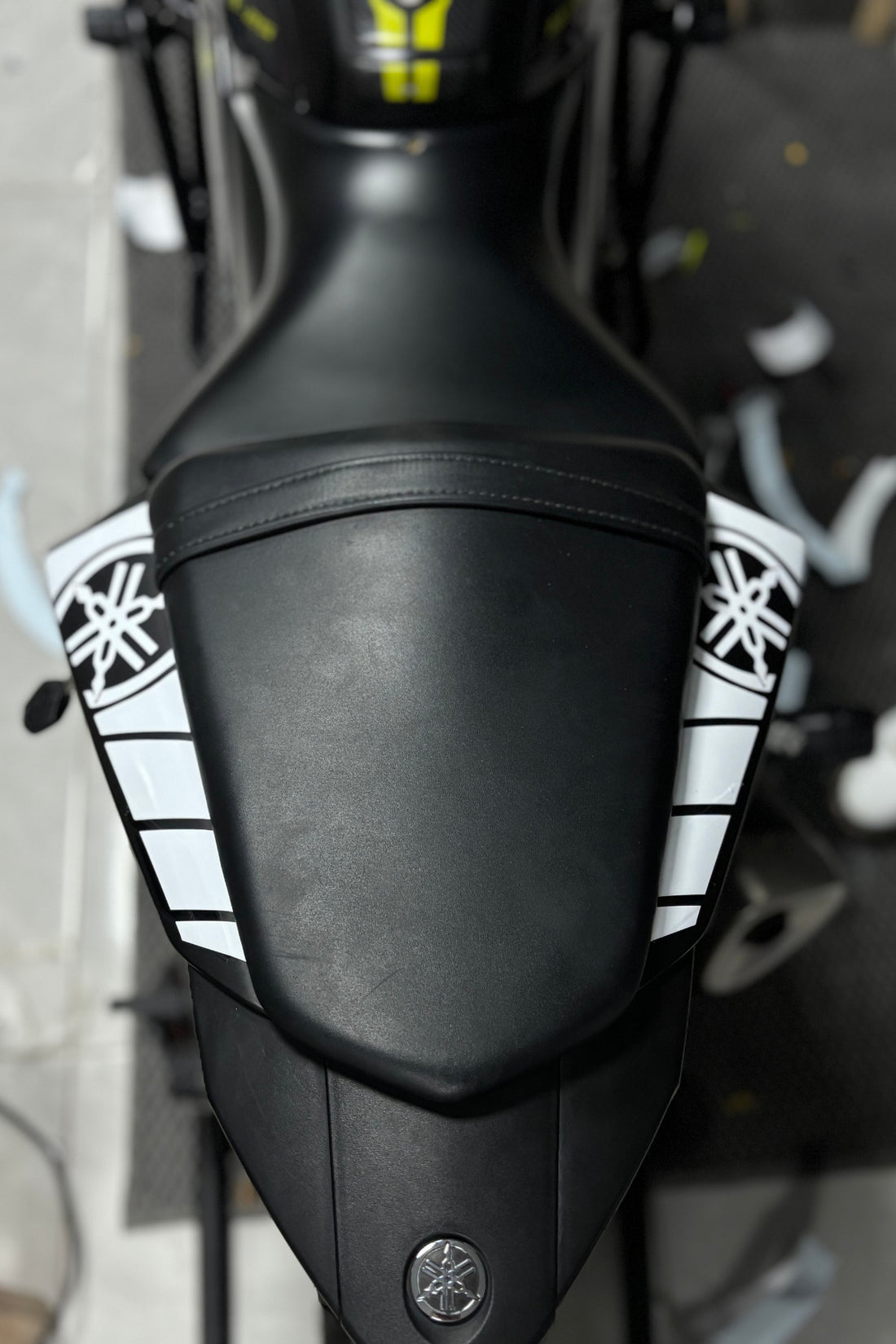 Yamaha Motor Grubu için Kuyruk Tarafı için Beyaz Kuyruk Sticker Seti (Sağ ve Sol )
