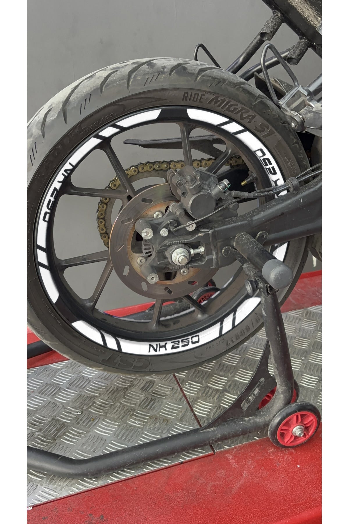 CFMOTO NK250 için NK250 Yazılı 12'li Jant Şeridi Sticker Seti ( Ön-Arka Yeterli)