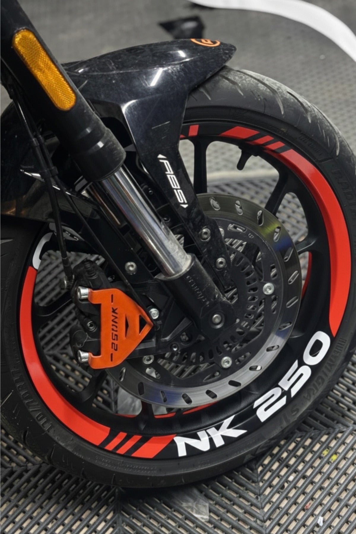 CFMOTO NK250 için Kalın Kesikli 12 Parça Jant Şeridi