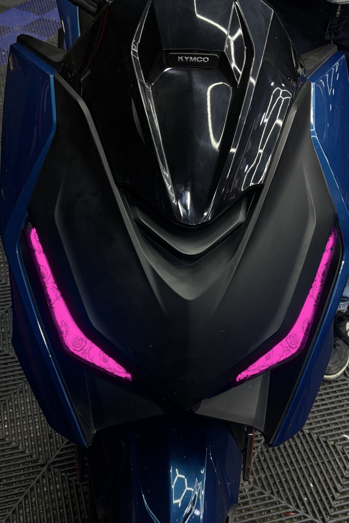 Kymco KRV200 için Sarmaşık Desenli Far Filmi