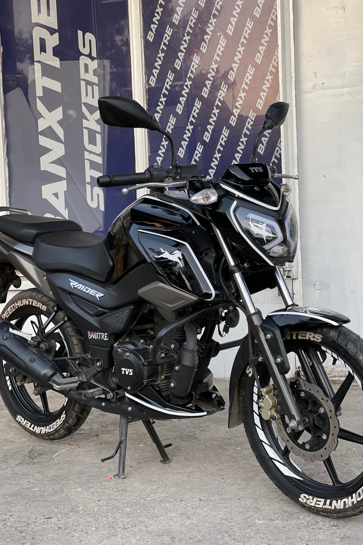TVS Raider 125 için Parlak Beyaz 17 Parça Sticker Etiket Seti
