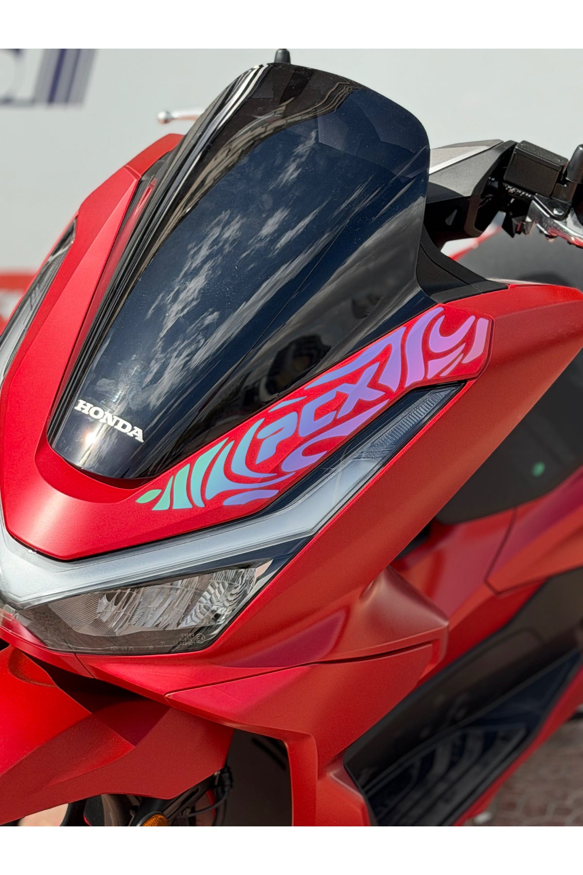 Honda PCX Deluxe için Ön Panel PCX Yazılı Tribal Yazı Dövme Sticker (2025-2026 Uyumlu)
