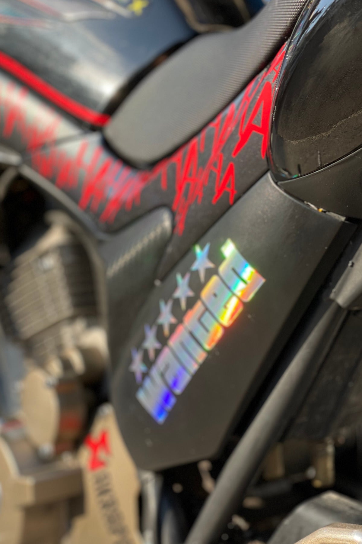 Dekoratif Hologramlı Wanted Yazısı Sticker Araba-Motor için Etiket 14CMX5CM (1 Adet)