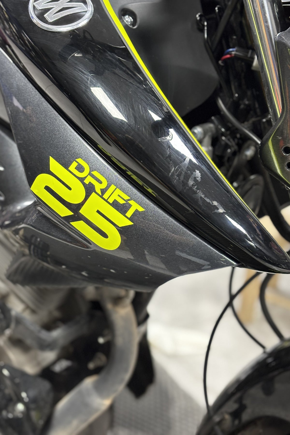 Mondial Drift-L için Neon Sarı Drift 25 Sticker Etiket (1 Adet)