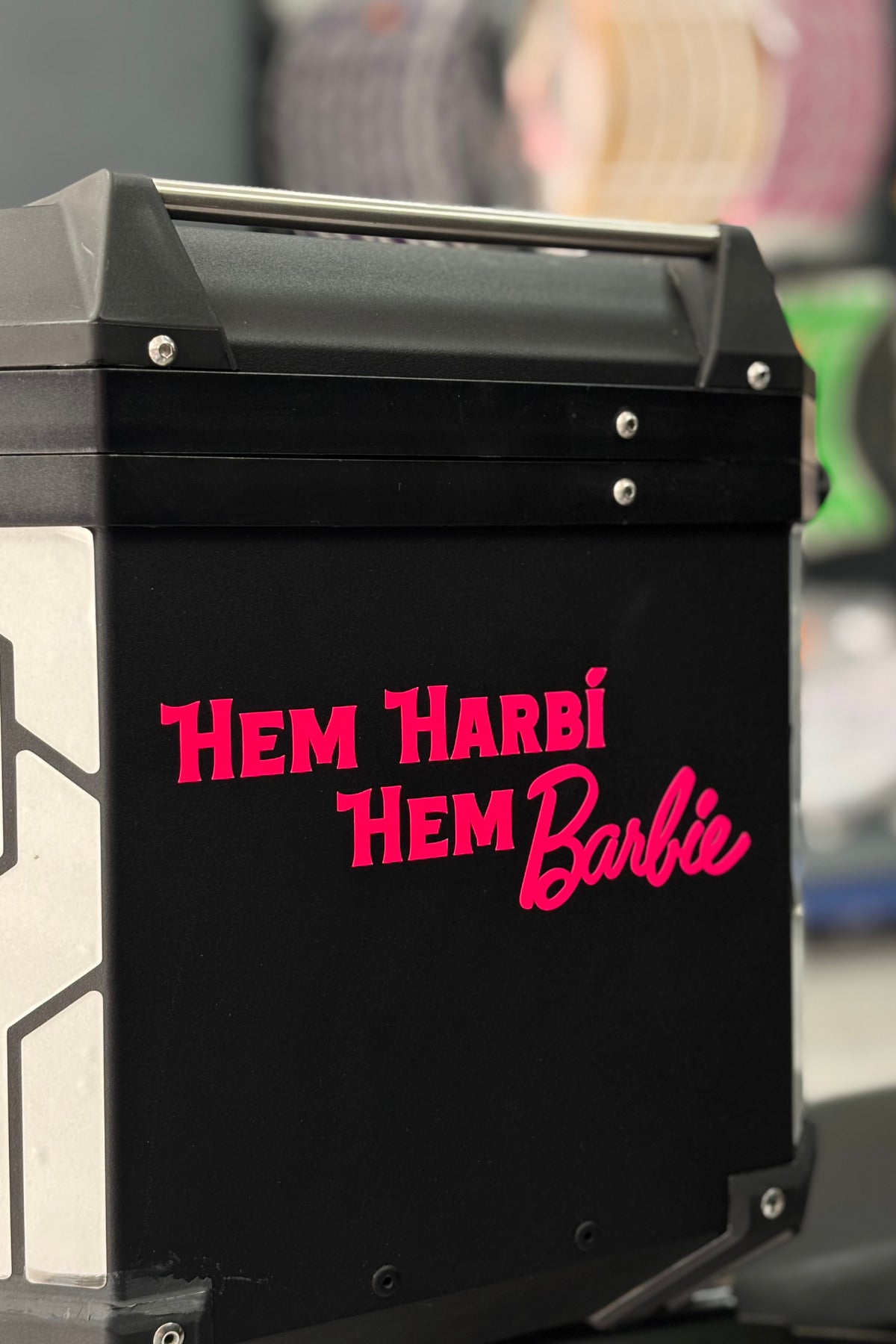 Motor-Araba-Kask için Neon Pembe Hem Harbi Hem Babrie Sticker Etiket (20CMx7CM)