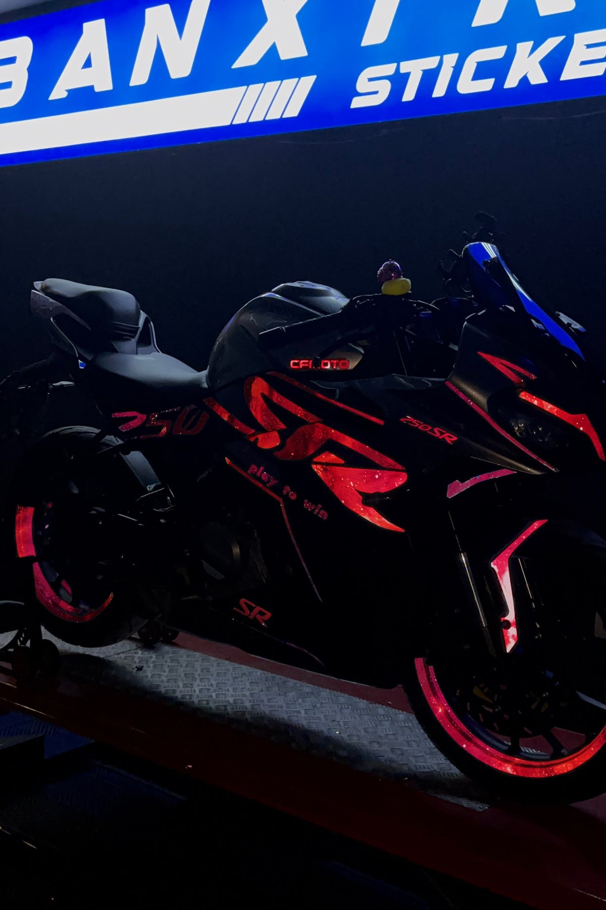 CFMOTO 250SR için Galaksi Desenli Komple Reflektörlü Sticker Seti (Sağ ve Sol)