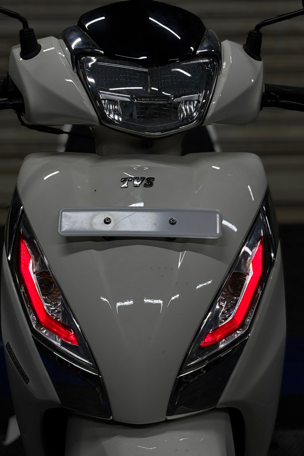 TVS Jupiter 125 için Gündüz Ledlerine Uyumlu Far Tasarım Sticker Seti (Sağ ve Sol)