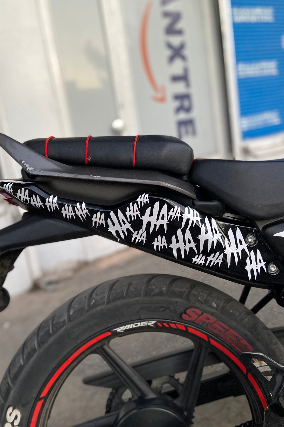 Motor-Araba-Kask için Beyaz Eğik Hahaha Sticker Etiket Seti
