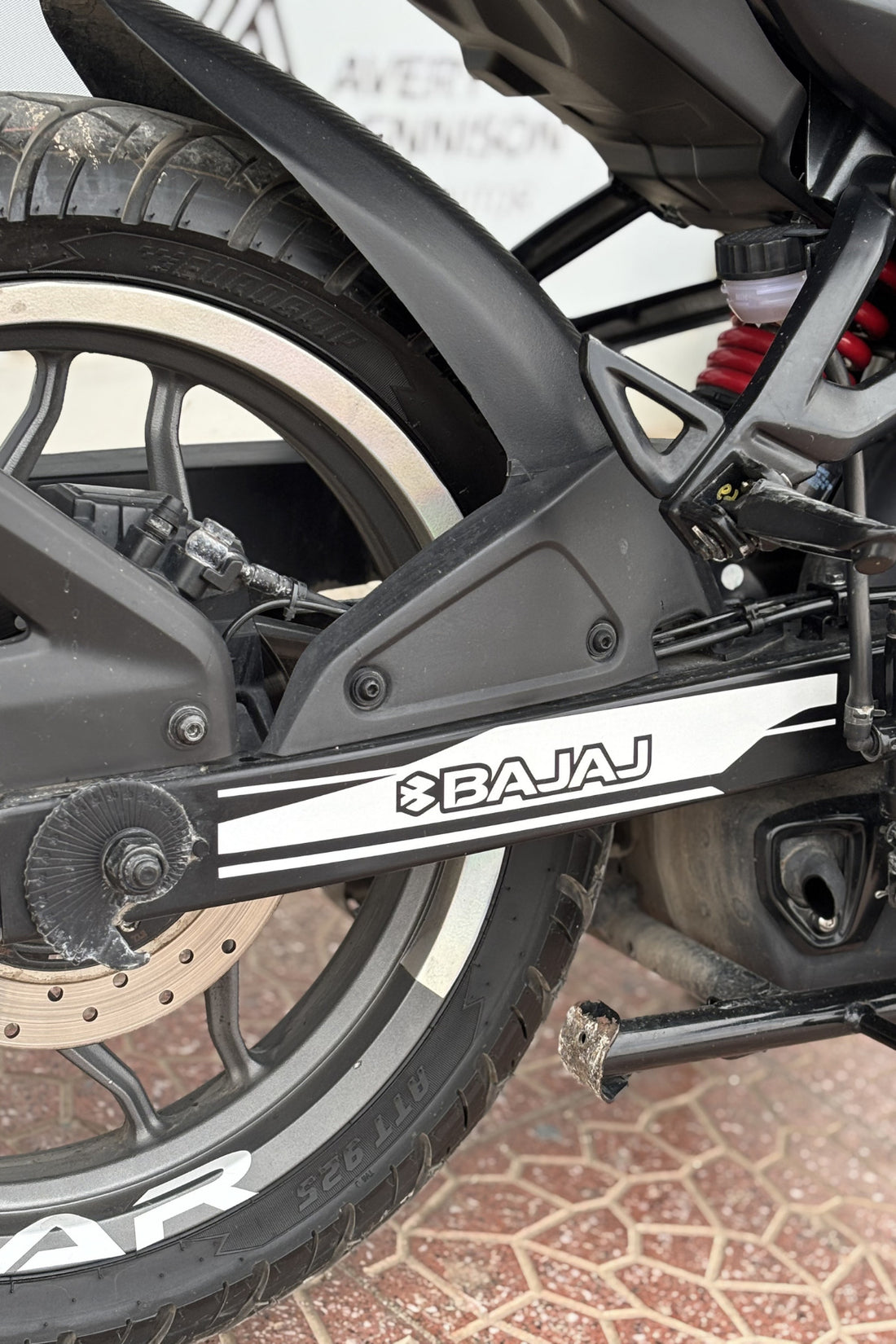 Bajaj Motor Grubu için Yan Maşaya Uygun Bajaj Yazılı Kaplama Sticker (33CMx5CM) (1 Adet)