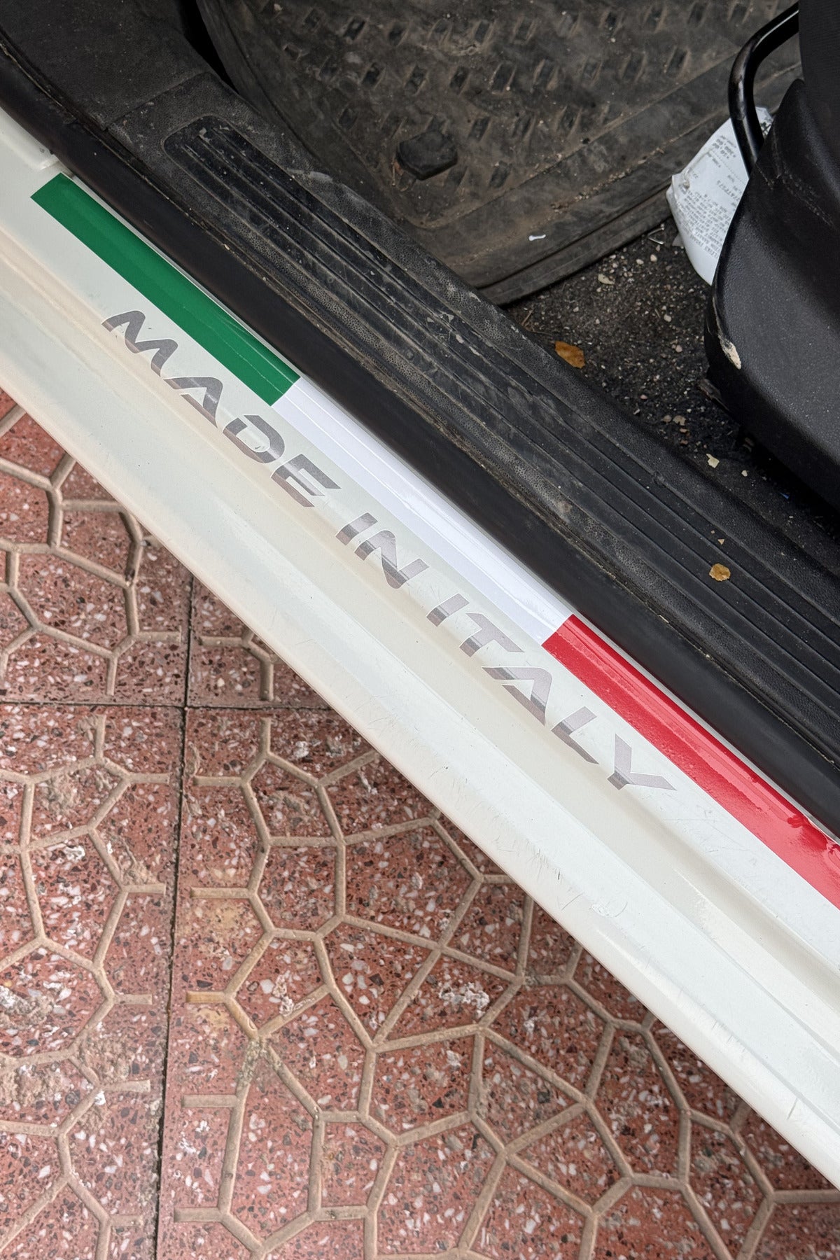 Fiat-Alfa Araç Grubu için Kapı içi Made in İtalya Bayraklı Kapı Detay Sticker