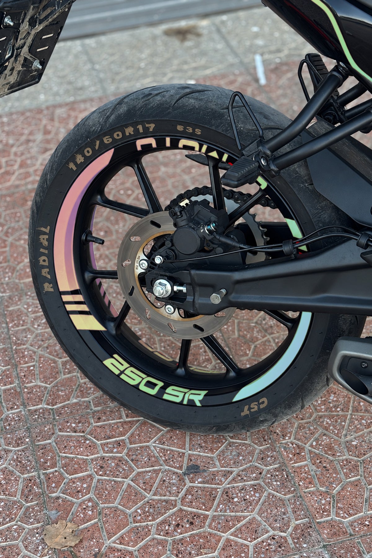 CFMOTO 250 SR için Yazılı Kalın Kesikli Jant Şeridi Sticker Seti (16 Parça) (1 Set 1 Motora Yeterlidir)