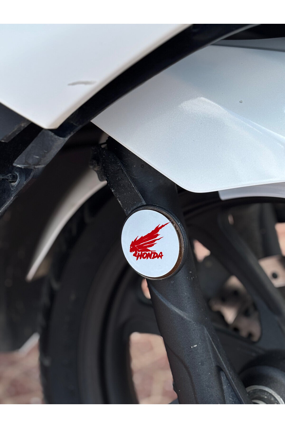 Honda Motosikletler için Kedigözü Reflektörlü için Honda Canavar Logolu Yuvarlak Sticker(2 Adet) (5CMx5CM)