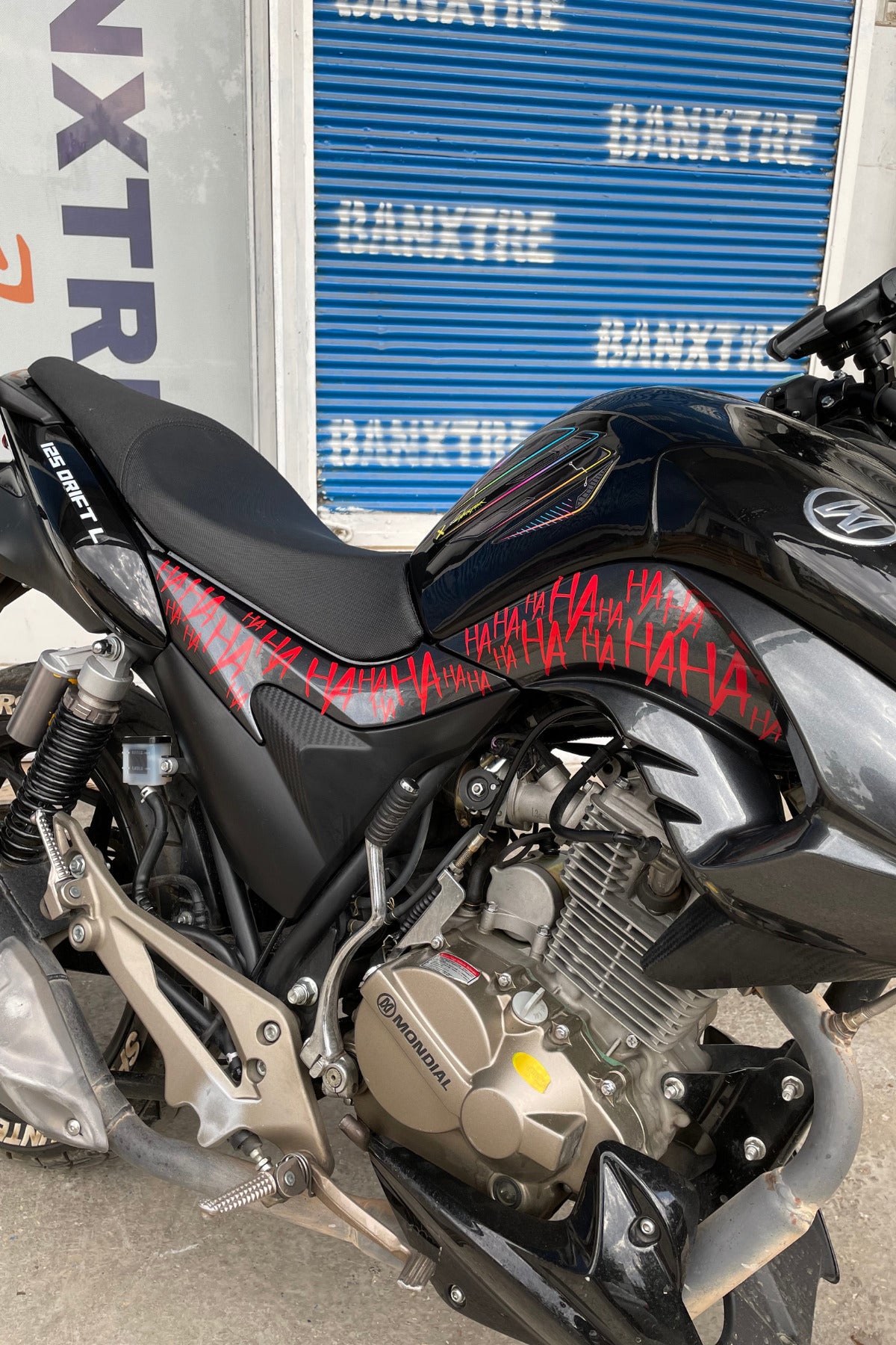 Dekoratif Kırmızı Hahaha Sticker Motor-Araba-Kask  için Etiket 30CMx15CM (1 Adet)