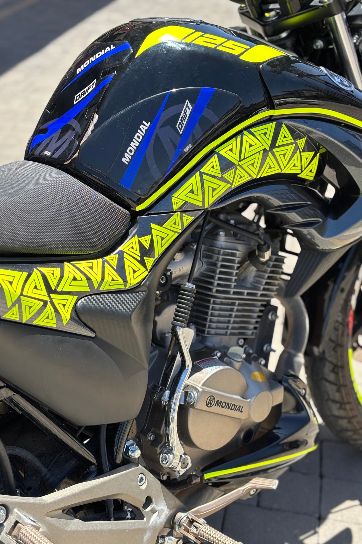 Tüm Motorlara Uyumlu Neon Sarı Üçgensel Desenler Sticker Seti
