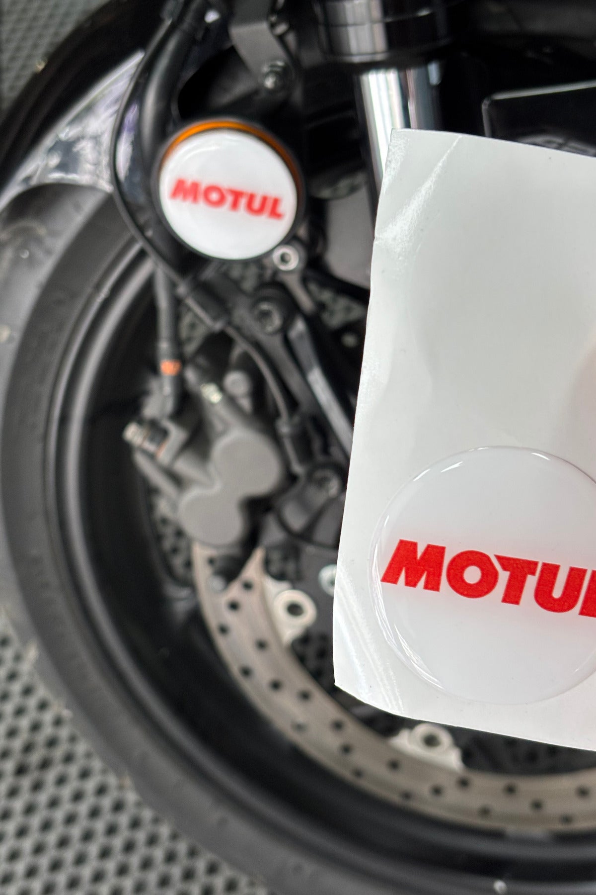 Motosiklet ve Kedigözü Reflektörü için Beyaz Motul Damla Sticker Etiket (2 Adet)