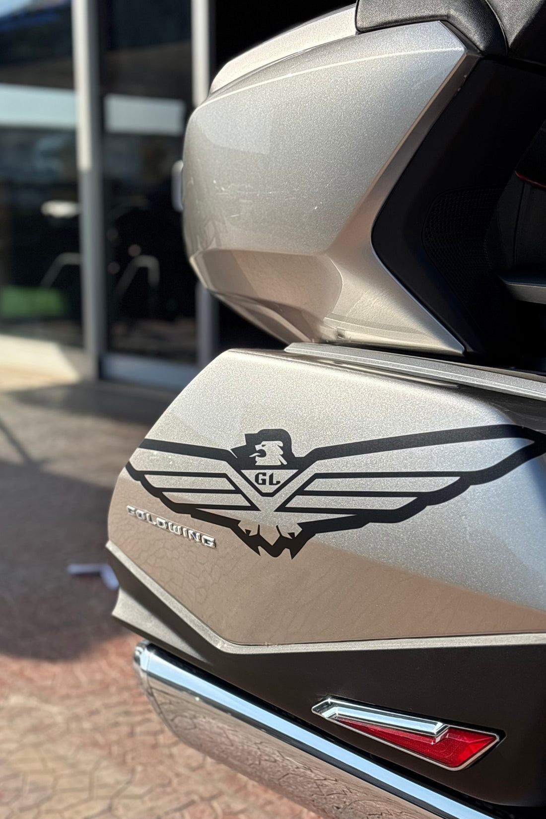 Honda Goldwing Motosiklet Jant Çantalarına Uyumlu Mat Siyah Goldwing Logo Sticker (Sağ ve Sol)