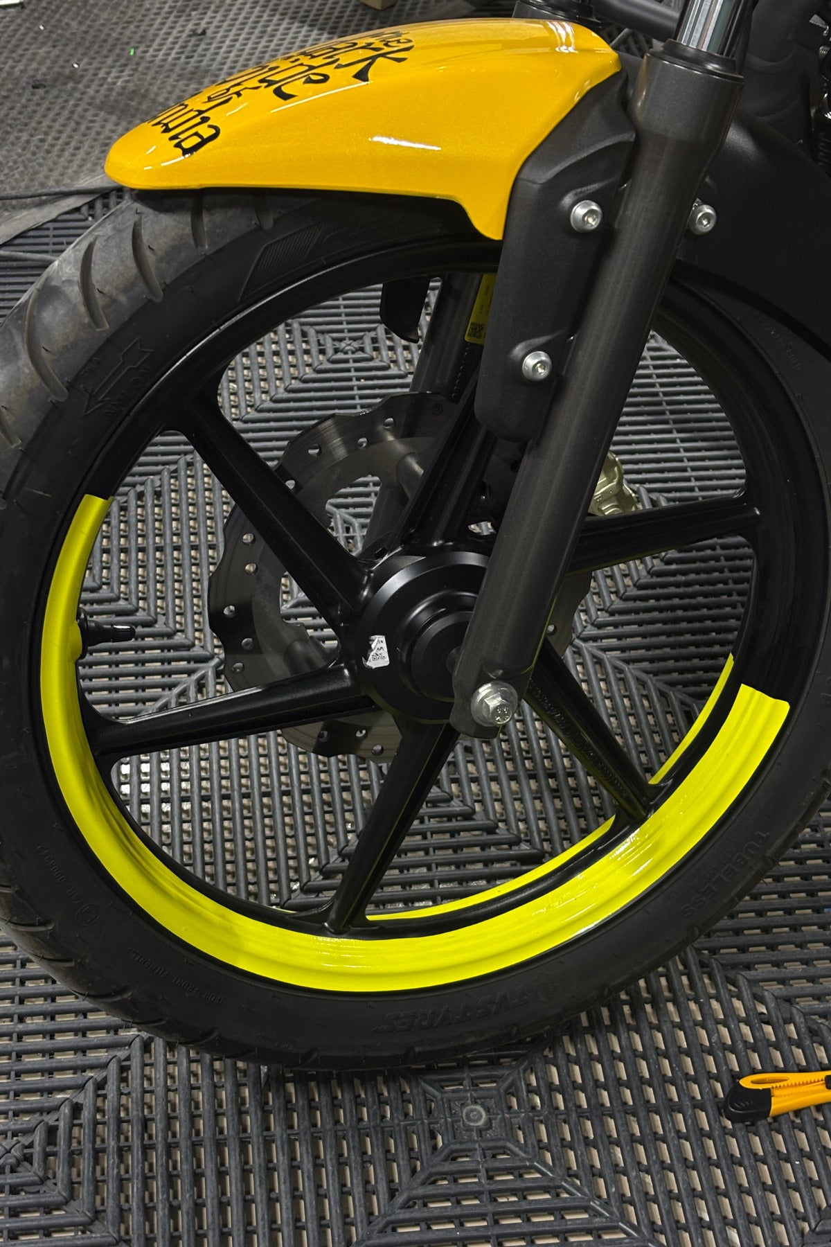 Motosiklet 17 Inch Jantlara Uyumlu Yarım Jant Şeridi