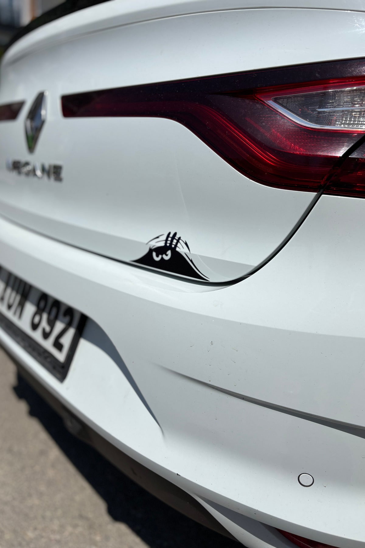 Araba Bagaj Kapağı için Bagajdan Bakan Adam Siyah Renk Sticker Etiket (15CM)