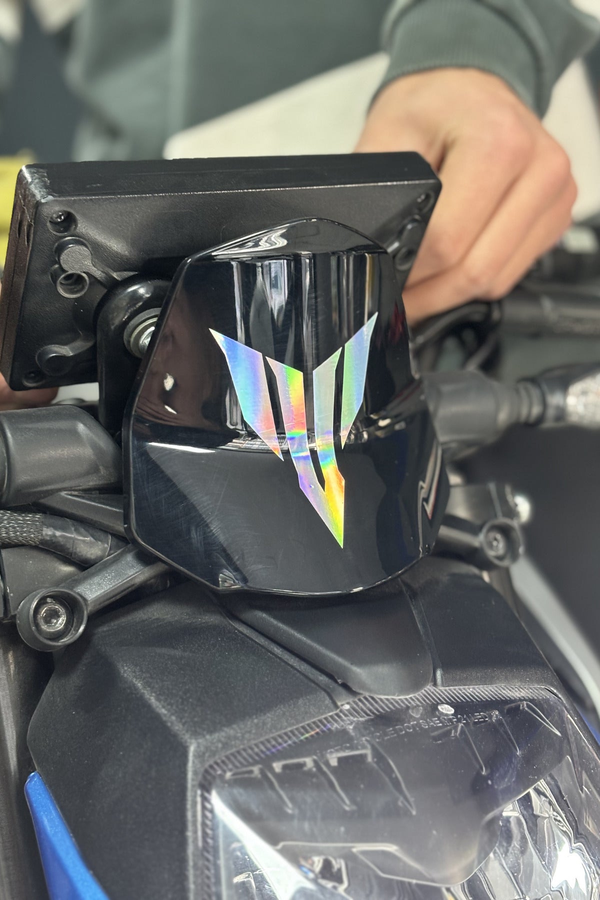 Motor ve Kask için Hologramlı MT Logo Sticker Etiket (10CM) (1 Adet)