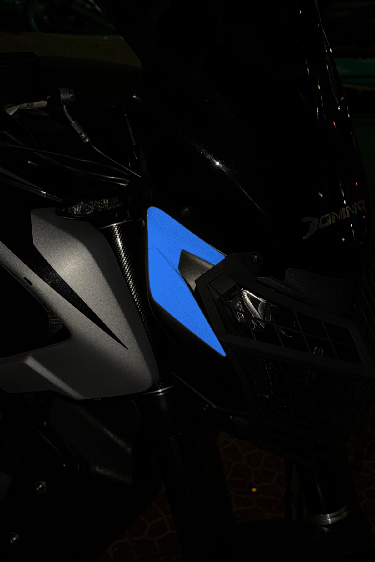 Bajaj Dominar 250/400 için Reflektörlü Orijinal Kafa Sticker (Sağ ve Sol)