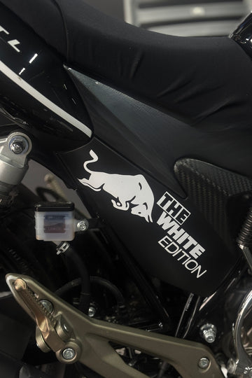 Motosiklet ve Kask için The White Edition Beyaz Renk Sticker Seti (Sağ ve Sol)