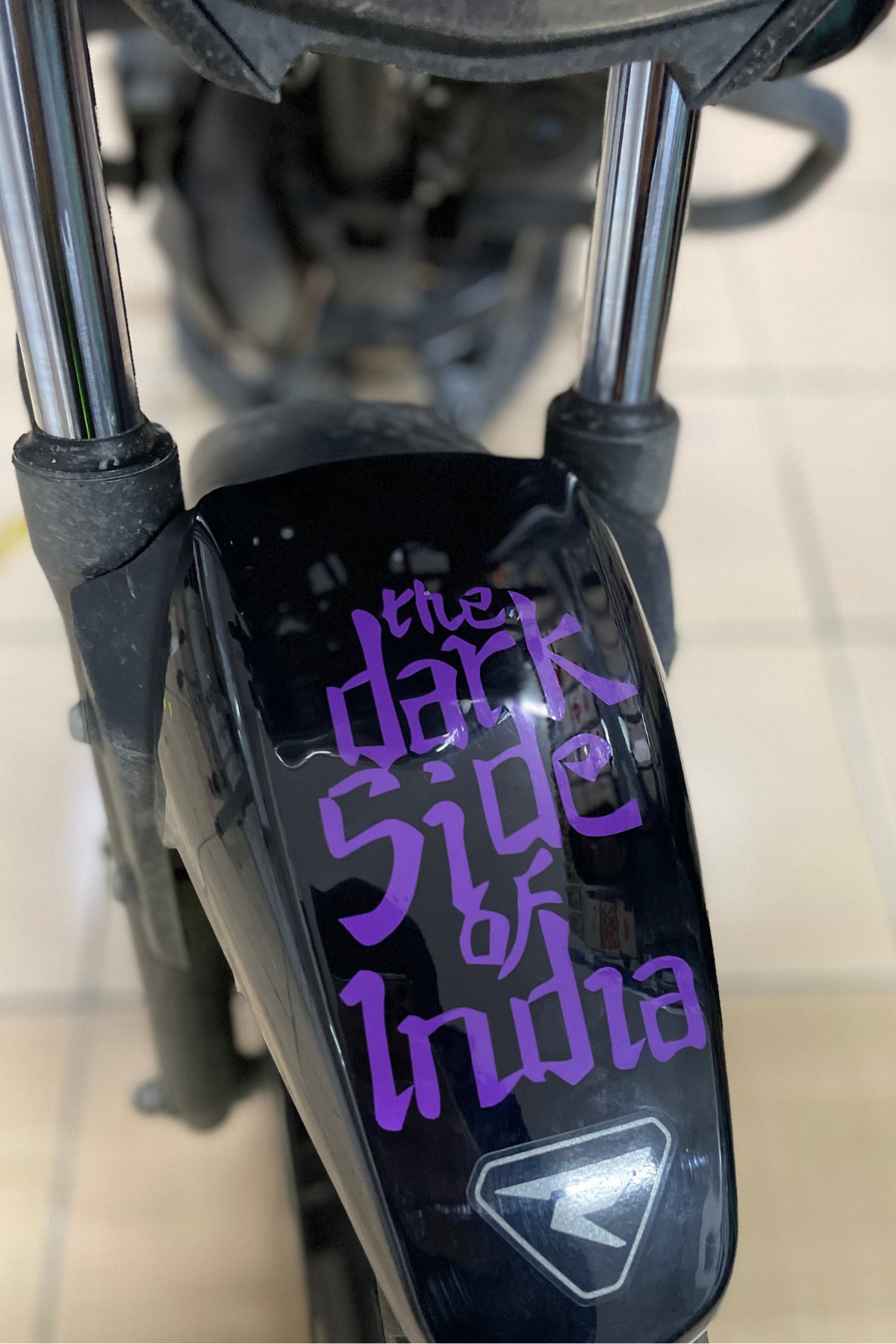 TVS-BAJAJ Motor Grubu için Oracal Mor Renk The Dark Side Of İndia Sticker Etiket (1 Adet)