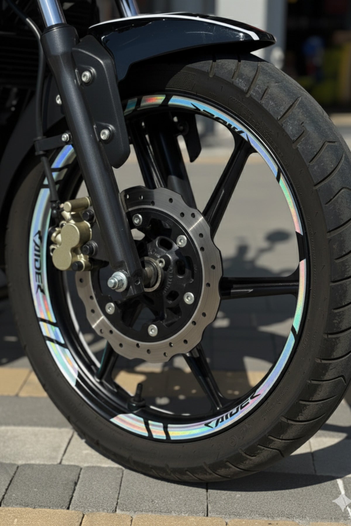TVS Raider için Hologramlı Raider Yazılı Jant Şeridi Sticker Seti (12 Parça)