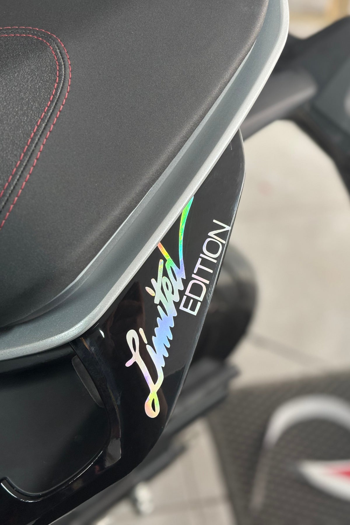Dekoratif Hologramlı Limited Edition Sticker Motor-Araba-Kask için Etiket 14CMx4CM (1 Adet)