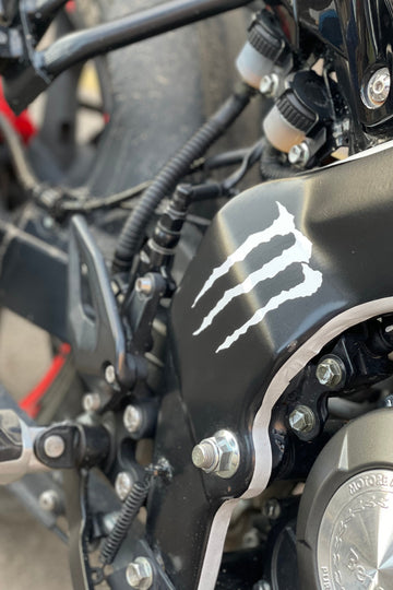 Motor Uyumlu Dekoratif Sticker Monster Beyaz Renk Dekoratif Etiket