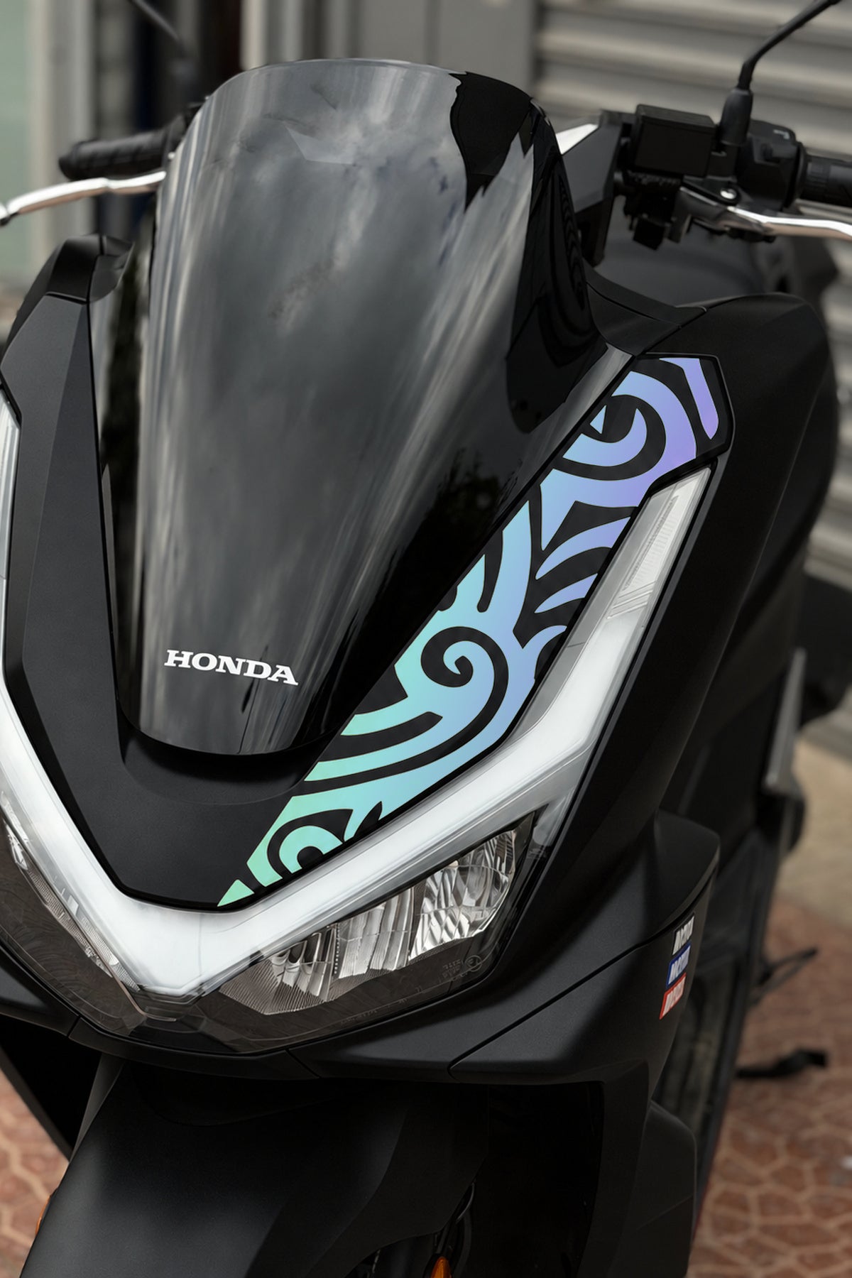 Honda PCX Deluxe 2025-2026 Yeni Kasa için Dövme Tribal Desen Sticker Etiket (1 Adet)