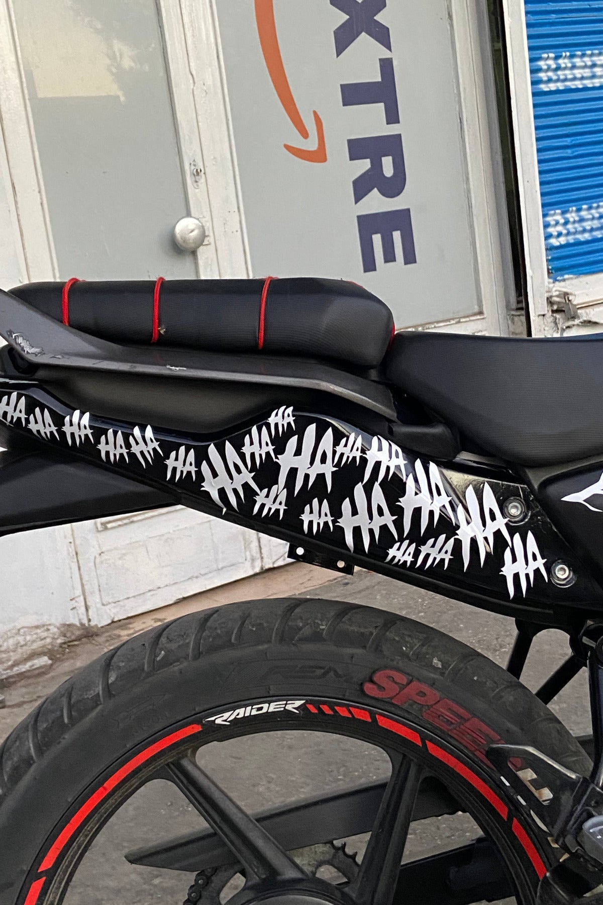 Motor-Araba-Kask için Beyaz Eğik Hahaha Sticker Etiket Seti