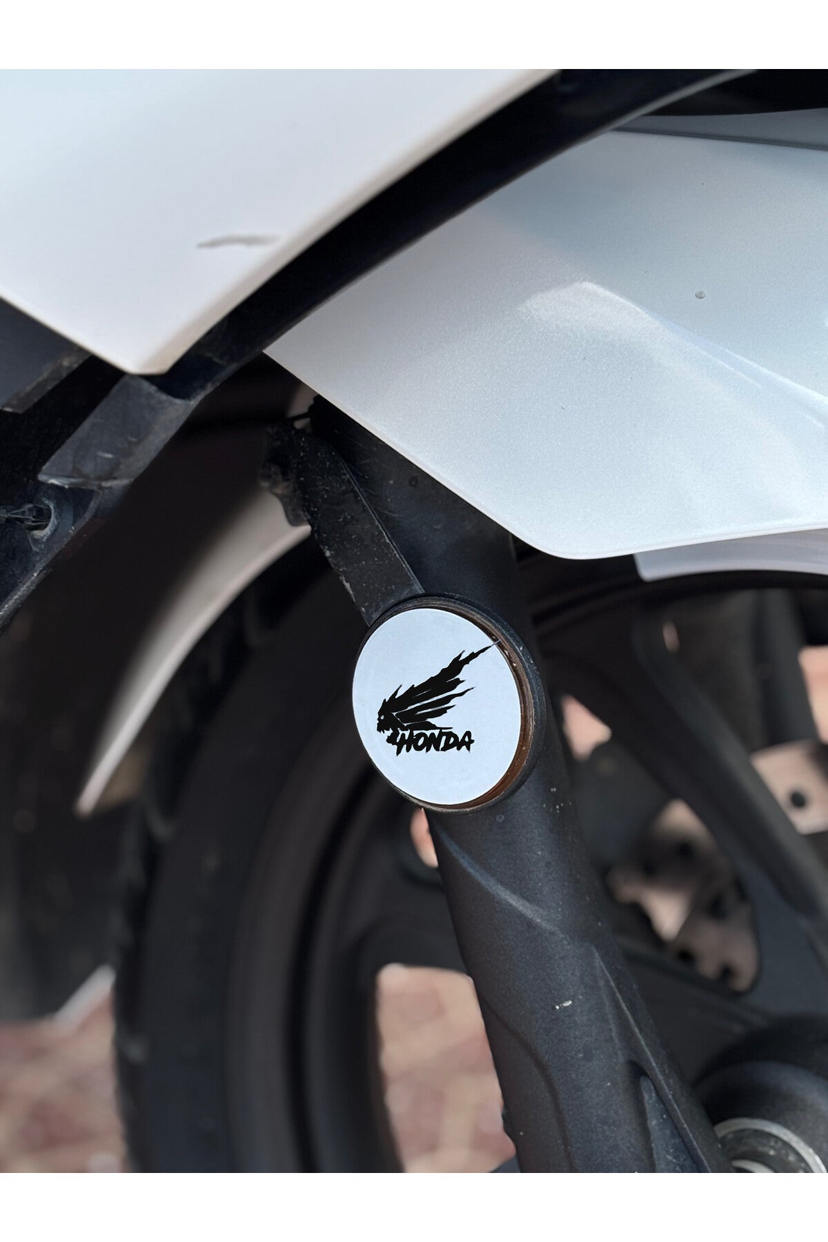 Honda Motosikletler için Kedigözü Reflektörlü için Honda Canavar Logolu Yuvarlak Sticker(2 Adet) (5CMx5CM)
