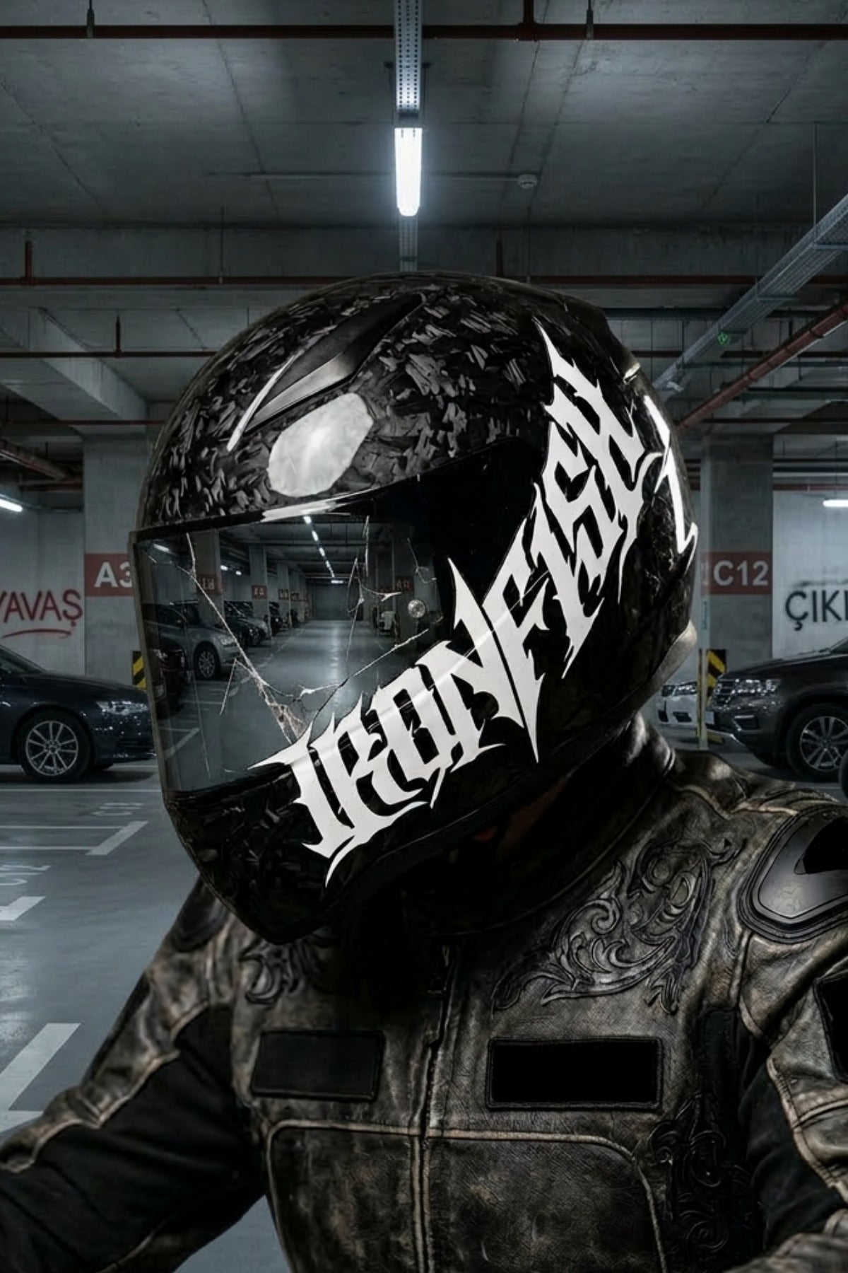 Motosiklet Kaskı ve Motor için Gotik Yazı Tipiyle IRONFISH Sticker Etiket (1 Adet)