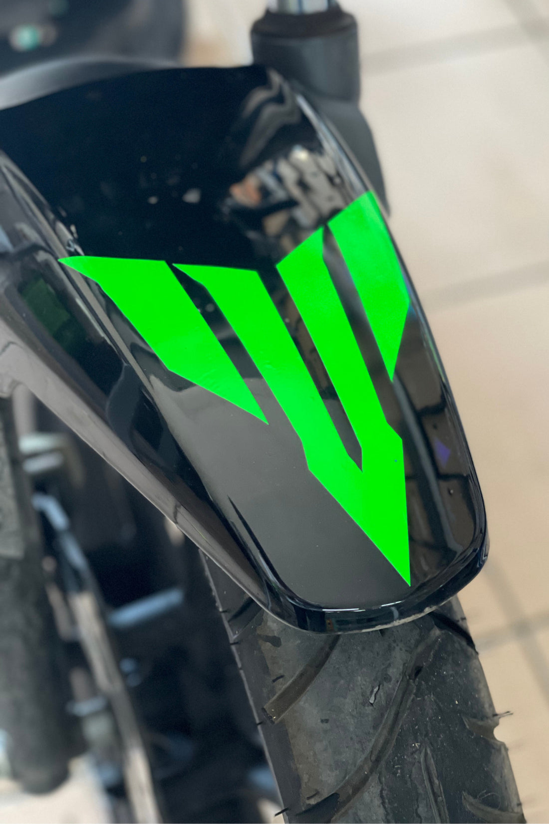 Motor için Neon Yeşil MT Logosu Sticker Etiket 12CMx15CM (1 Adet)