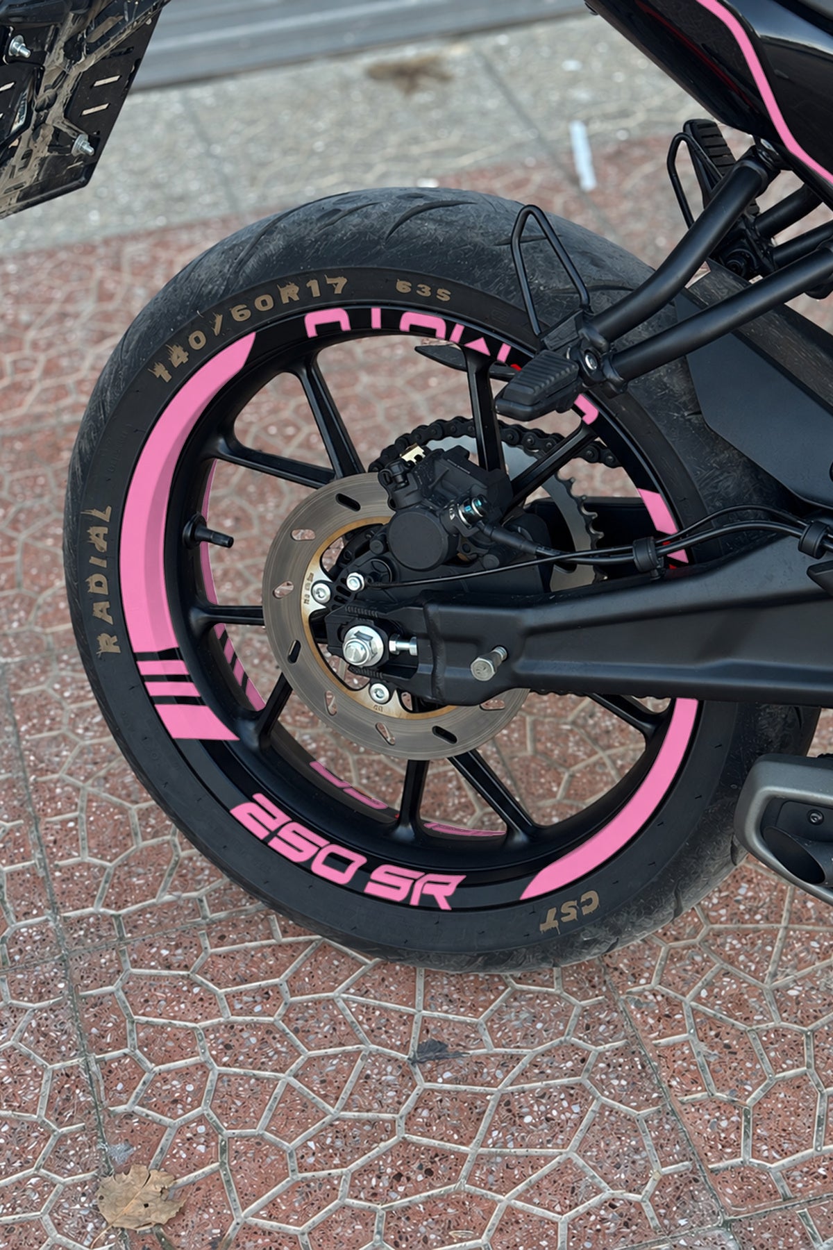 CFMOTO 250 SR için Yazılı Kalın Kesikli Jant Şeridi Sticker Seti (16 Parça) (1 Set 1 Motora Yeterlidir)