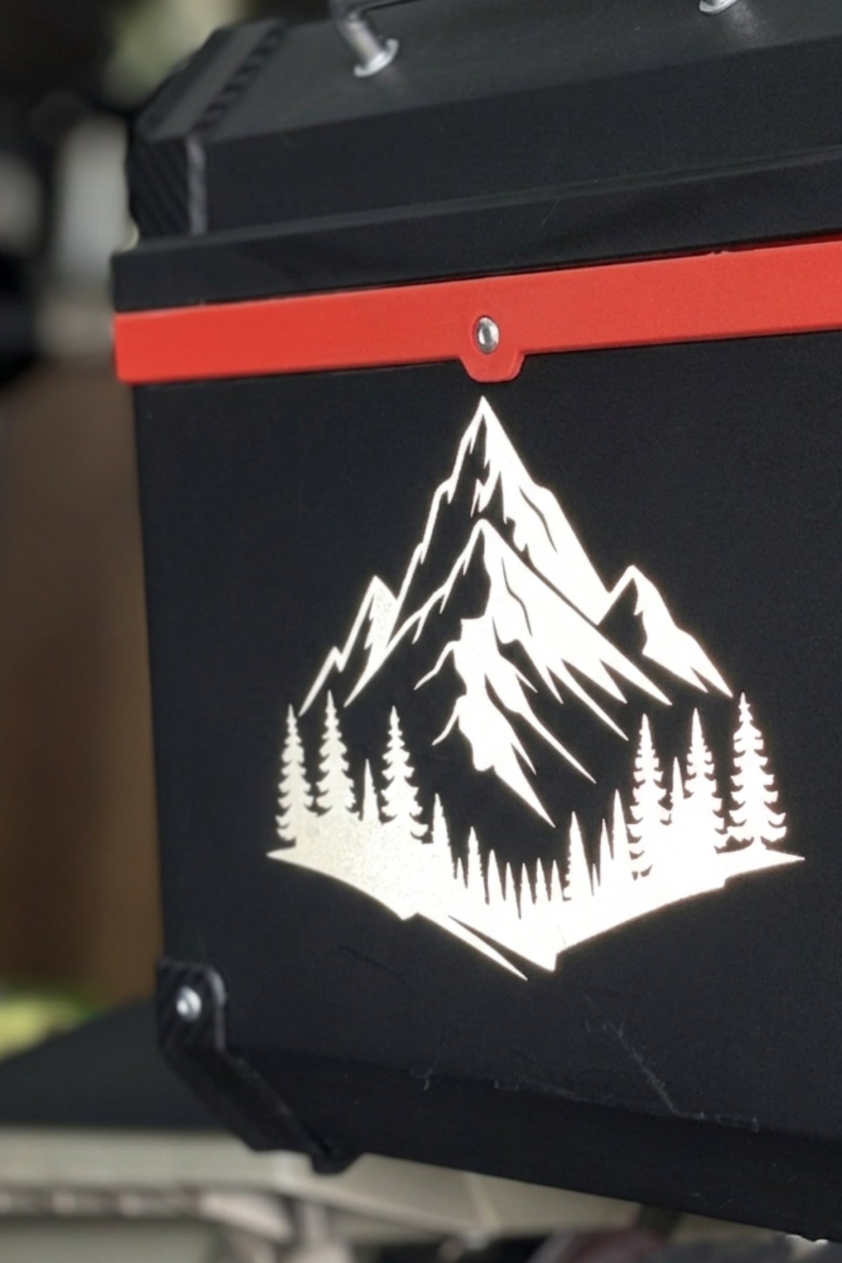 Motosiklet ve Arka Çanta Uyumlu Dağ ve Ağaç Temalı Reflektörlü Sticker (15CMx15CM)