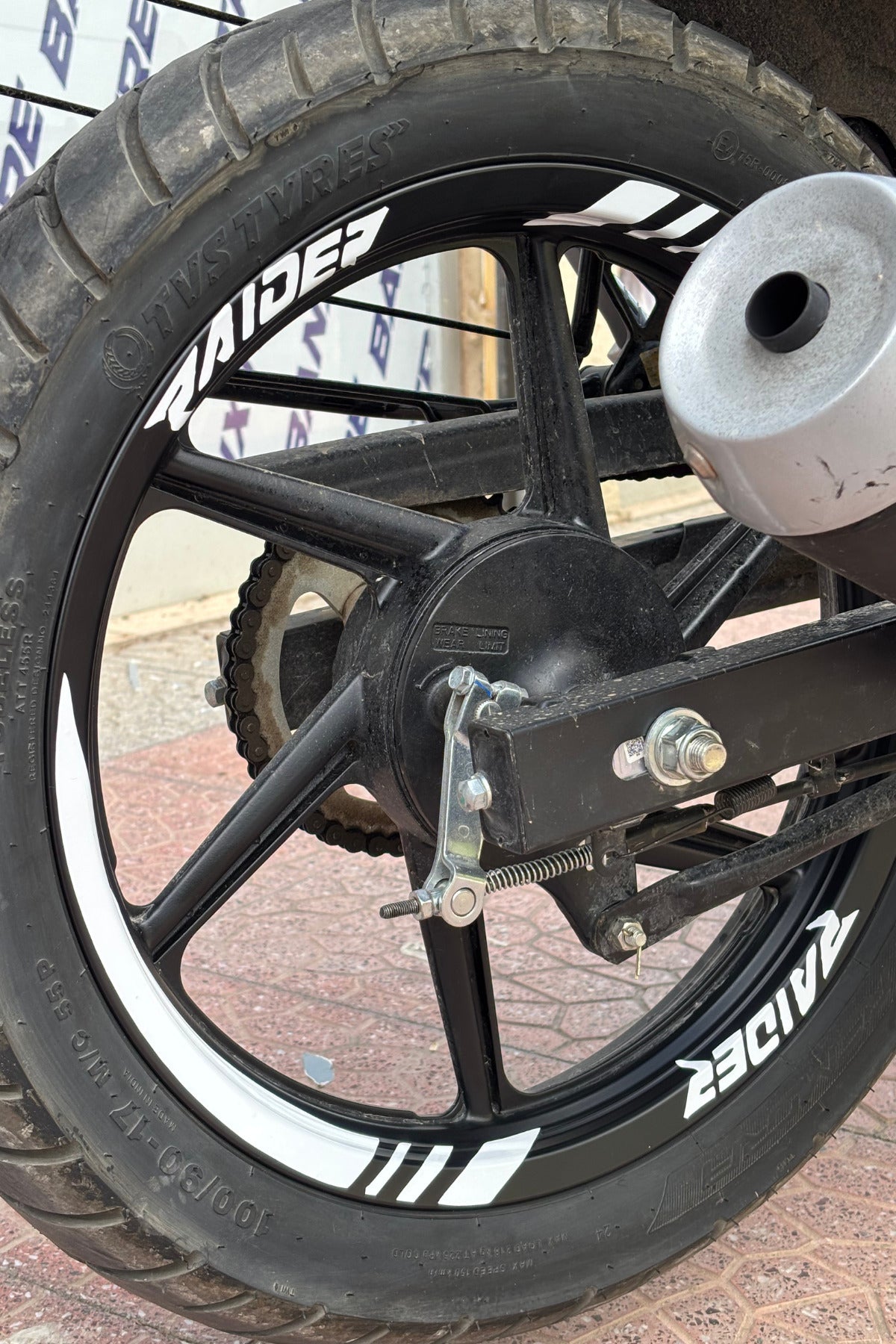 TVS Raider için Beyaz Renk Kalın Şeritli Jant Şeridi Sticker Seti (Toplam 16 Parça)