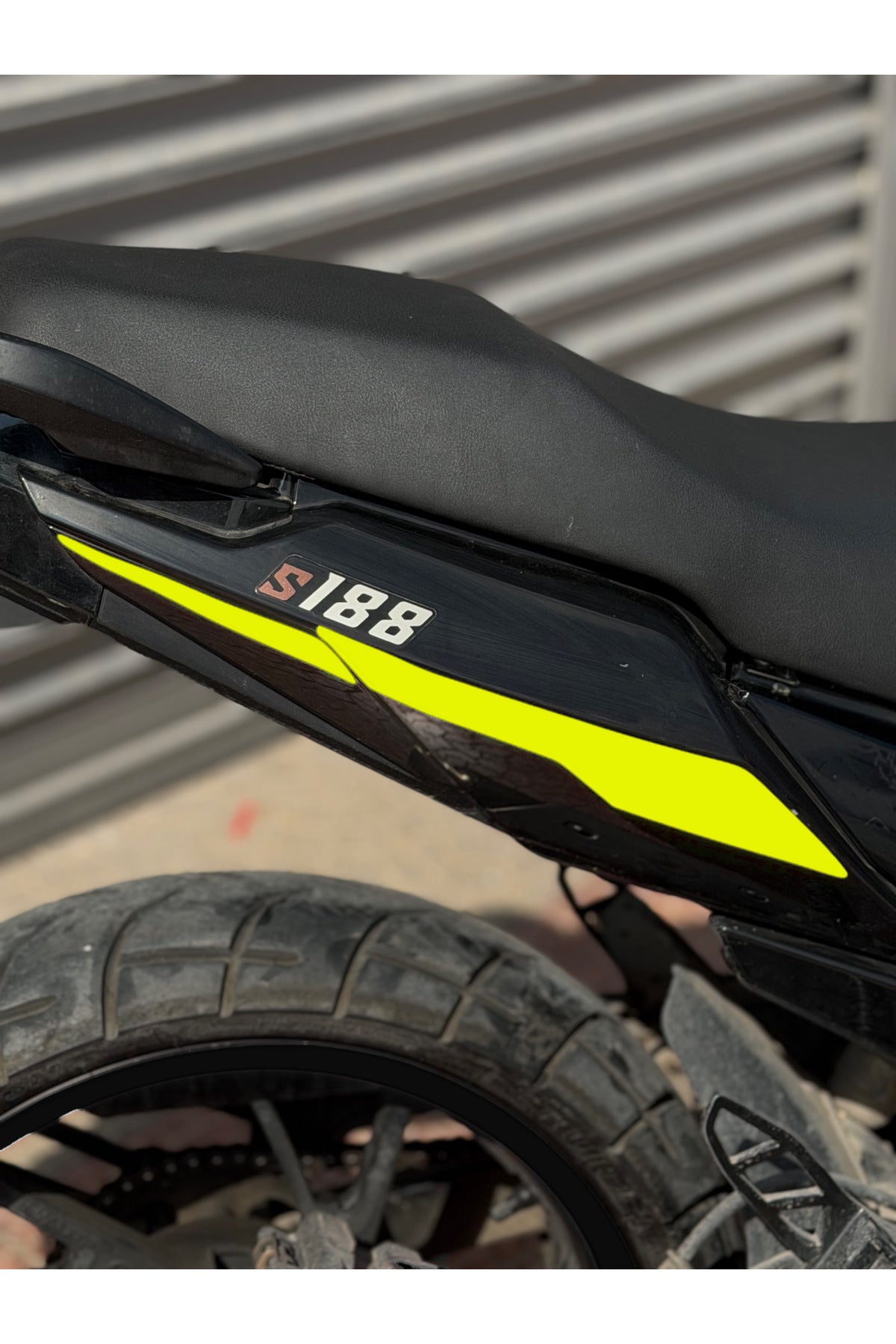 Falcon Salvador S188 için Arka Kuyruk Orijinal Renk Değişim Sticker