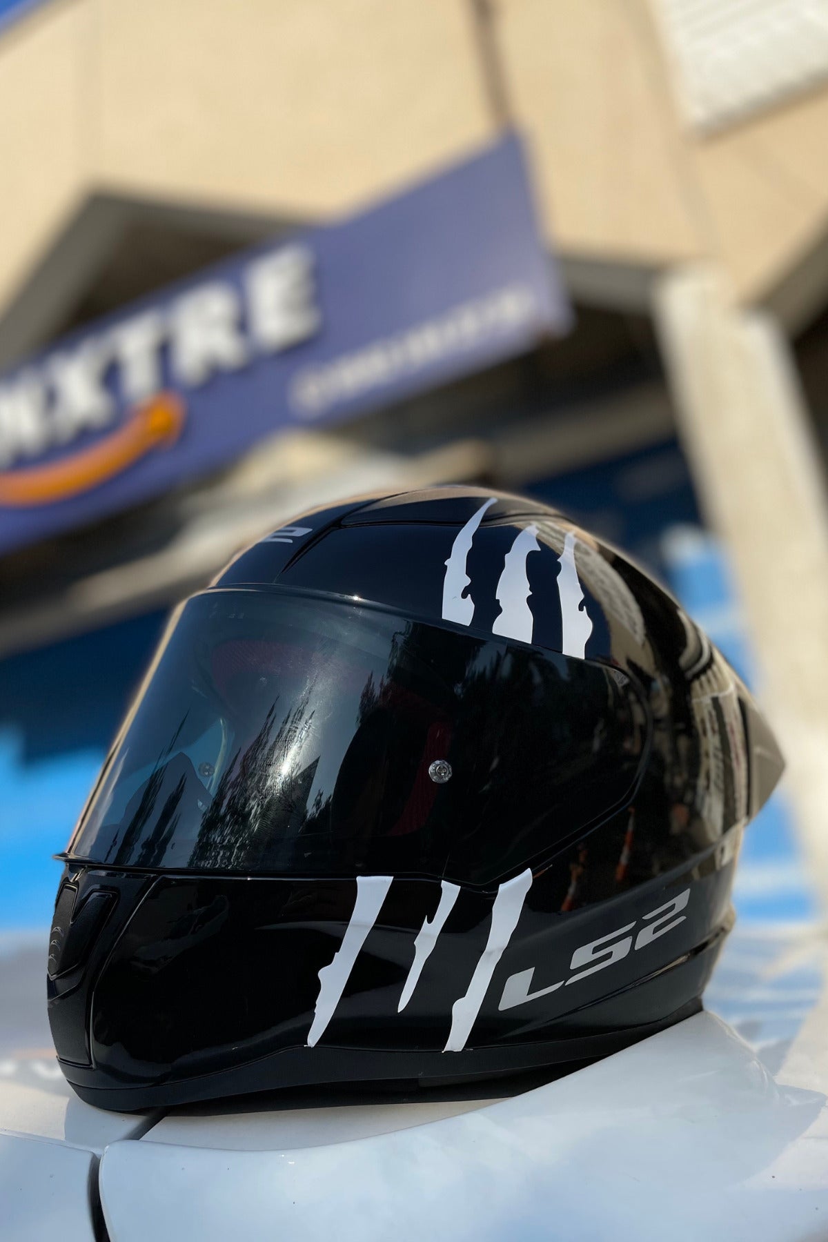 Kask için Dekoratif Beyaz Renk Pençe İzi Sticker Etiket 18CMx6CM (1 Adet)