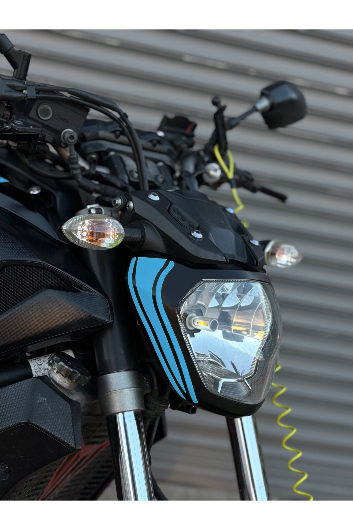 Yamaha MT-07 için Far Kaşı Sticker Etiket (Sağ ve Sol ) (2014-2017 Yılları Arası Uyumlu)