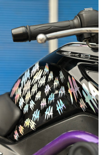 Motor ve Kask İçin Hologramlı Parlayan Eğik Hahaha Sticker Etiket 15 cmx30 cm