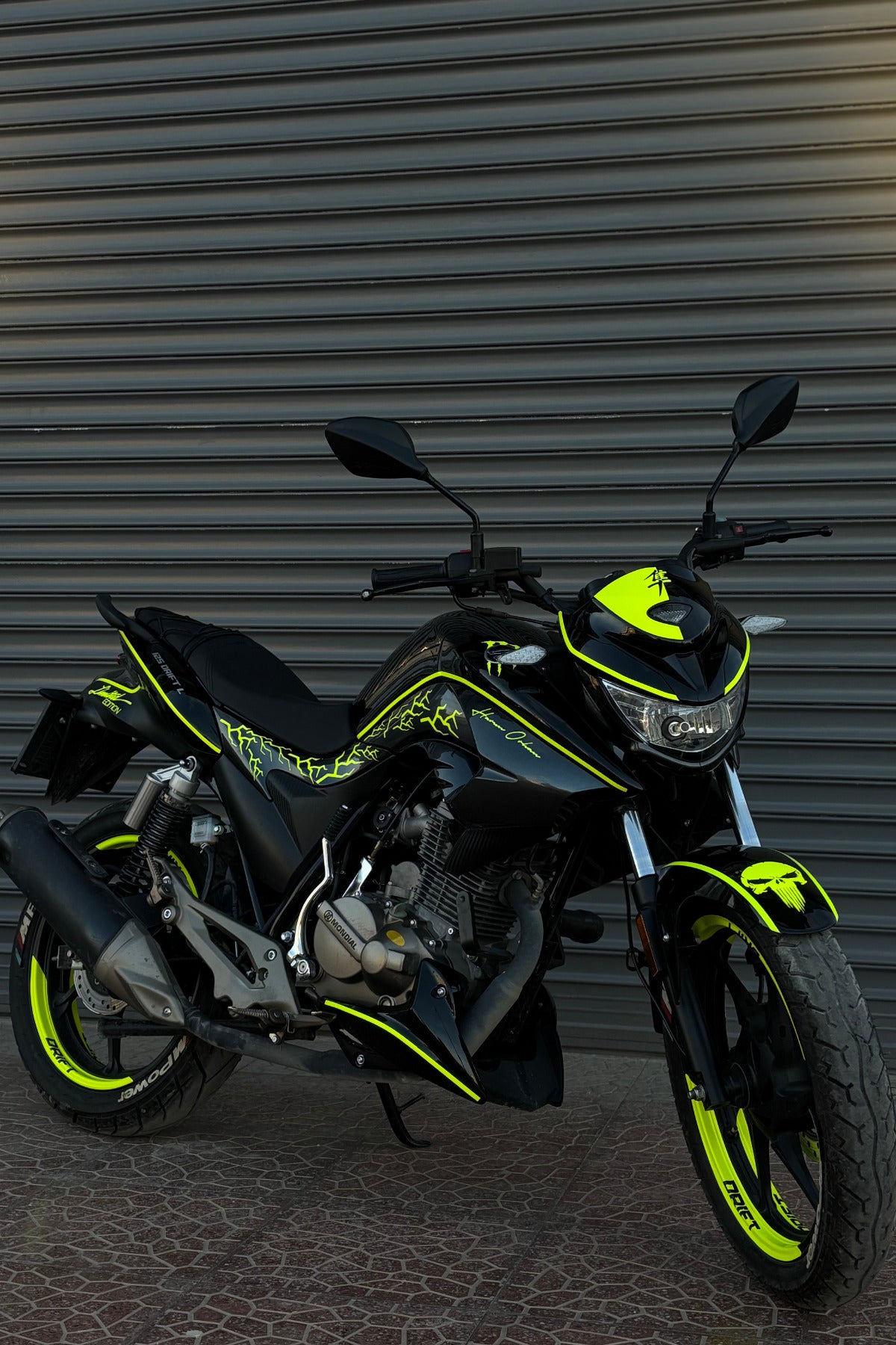 Mondial Drift-L için 51 Parça Neon Sarı Yıldırımlı Premium Sticker Seti