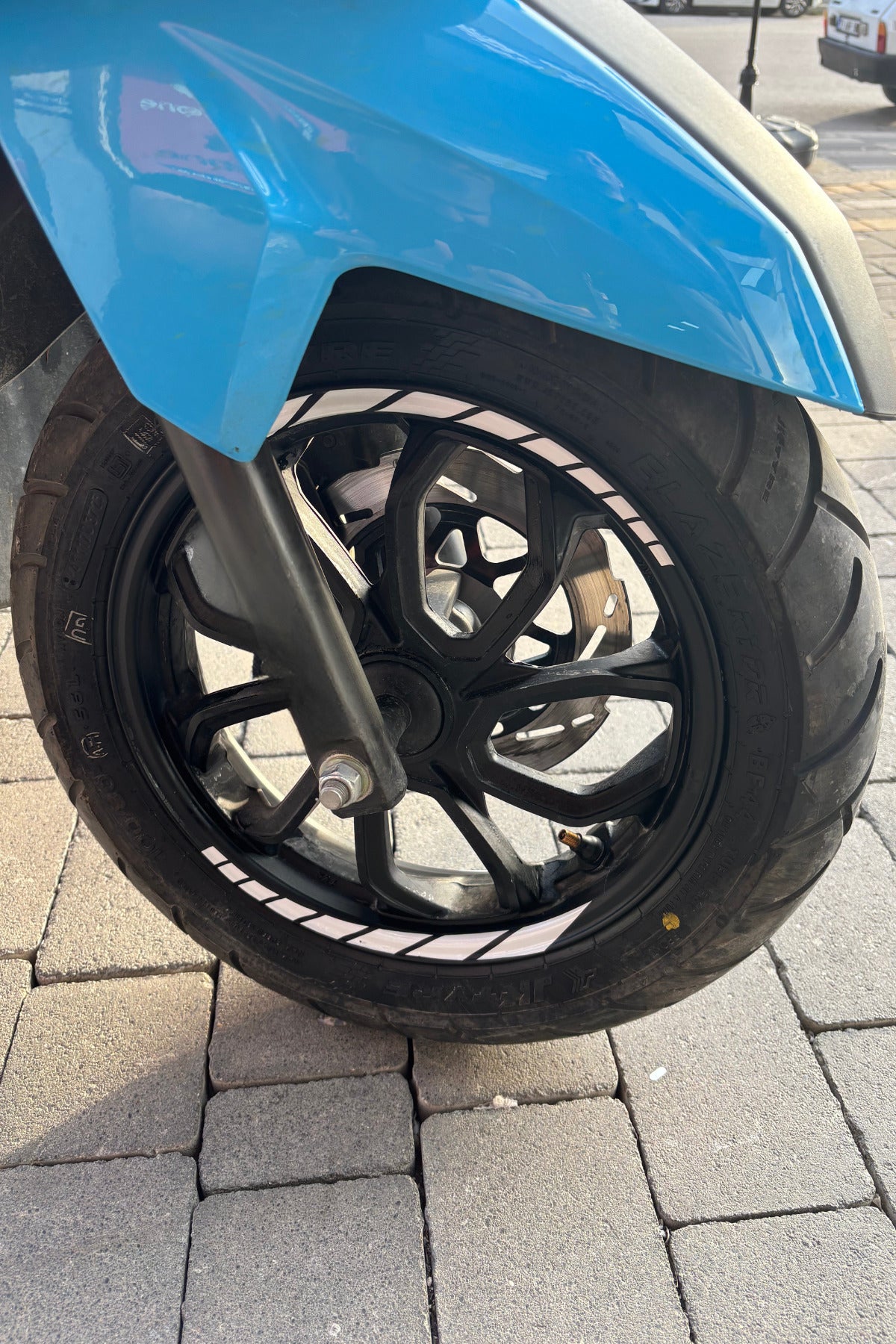 Scooter Jant için Uyumlu Beyaz Renk Kesikli Jant Şeridi Sticker Seti (8 Parça)