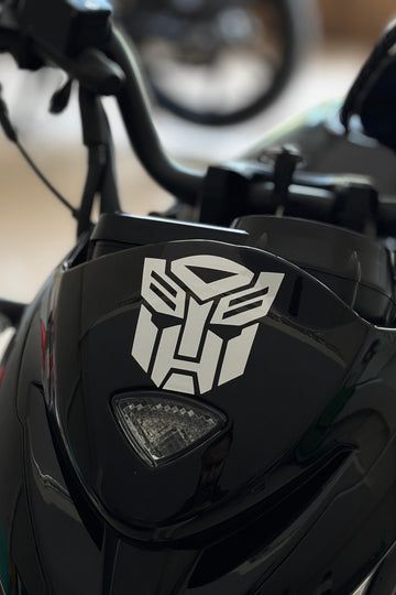 Motor ve Kask için Beyaz Renk Transformers Sticker Etiket (1 Adet)