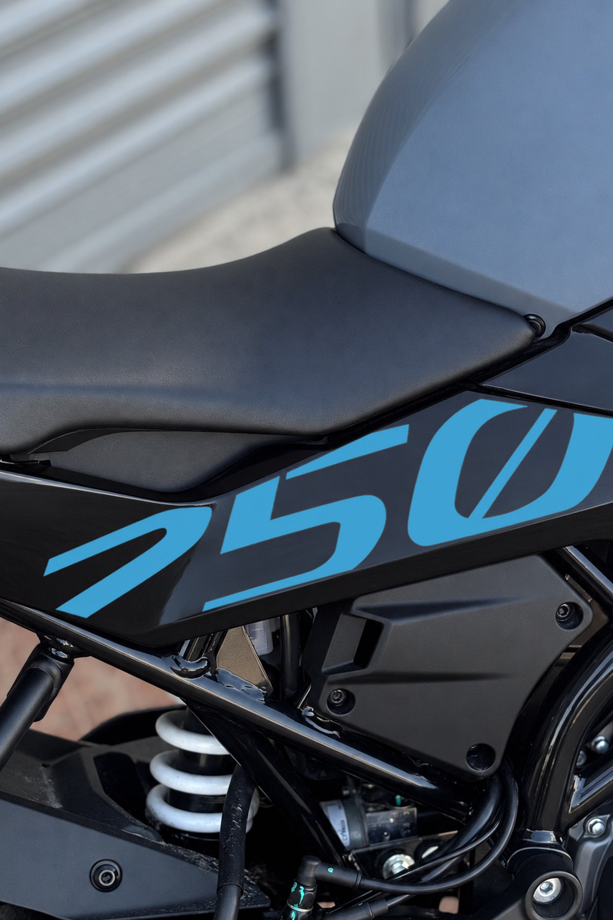CFMOTO 250SR için Hazır Kalıp 250 Yazıları Sticker Etiket (Sağ ve Sol )