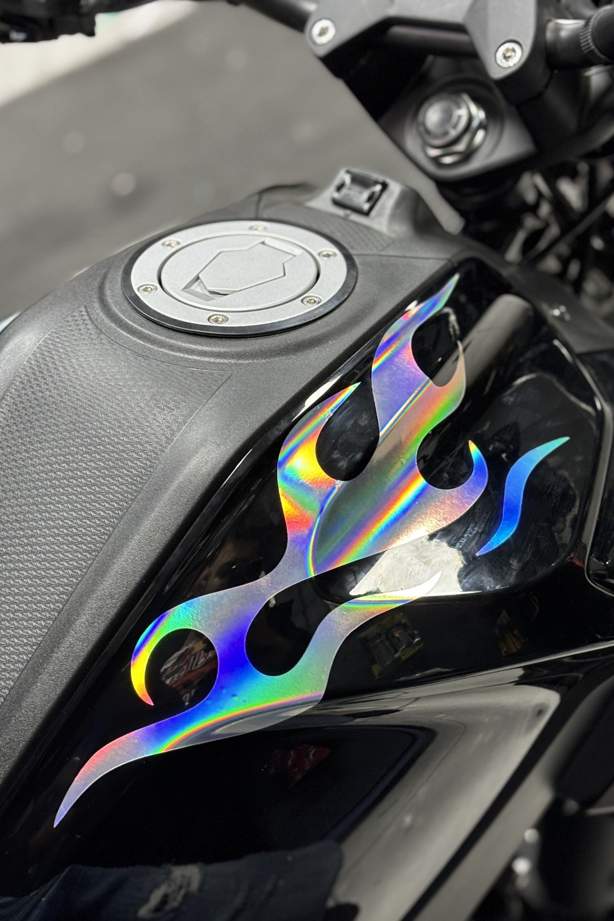 Motor için Hologramlı Renk Değiştiren 2'li Alev Ateş Sticker Etiket Seti (30CMx10CM)
