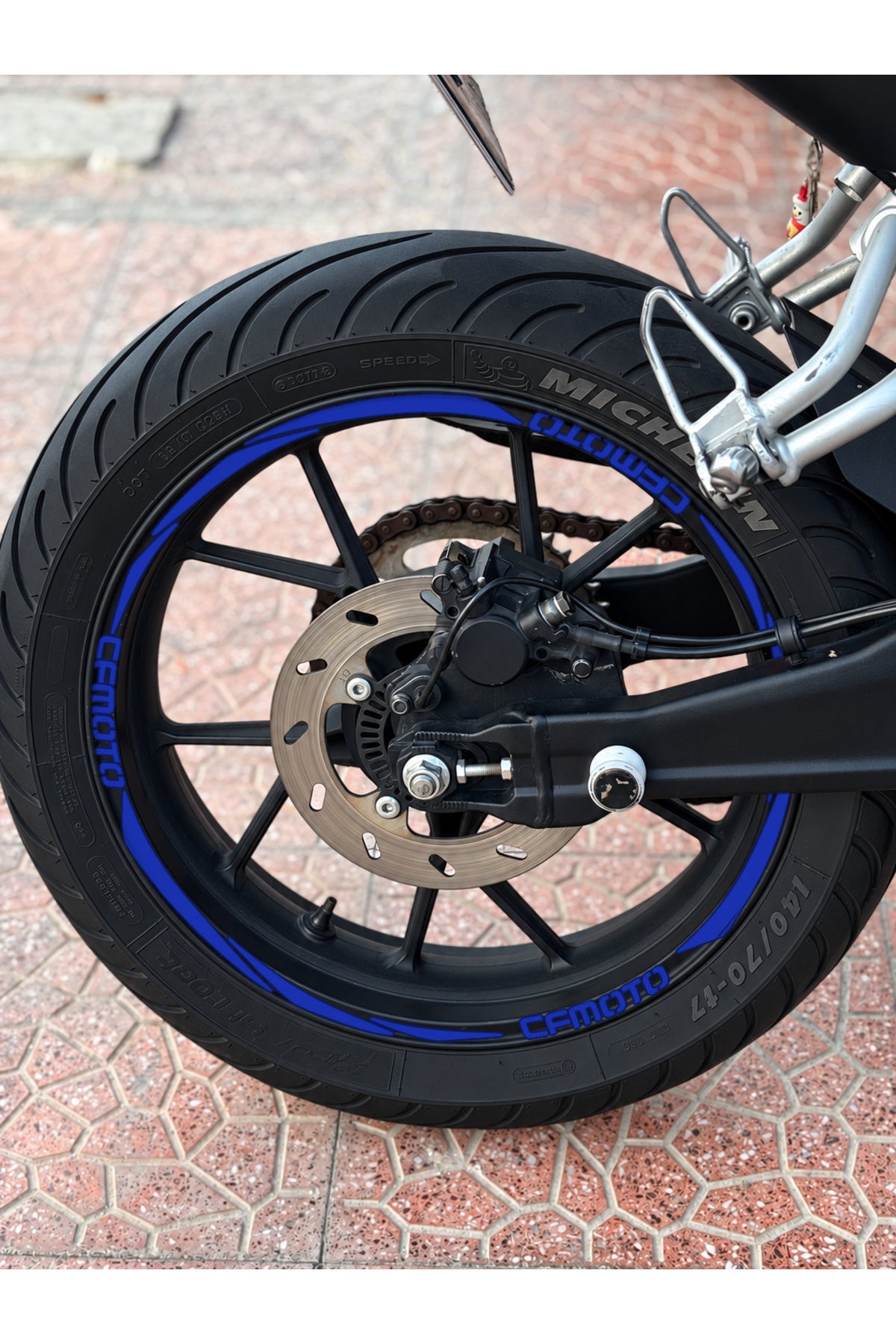 CFMOTO Motosikletler için 17 Inch Tüm Jantlara Uyumlu Universal Jant Şeridi+CFMOTO Yazıları (Ön ve Arka Janta Yeterli)