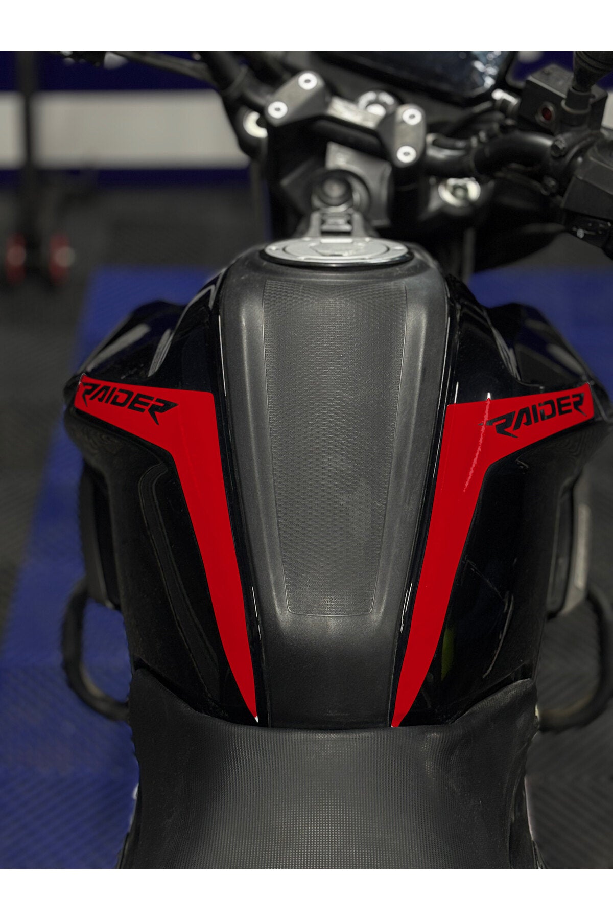 TVS Raider 125 için Raider Yazılı Depo Kordon sticker Etiket (Sağ ve Sol)