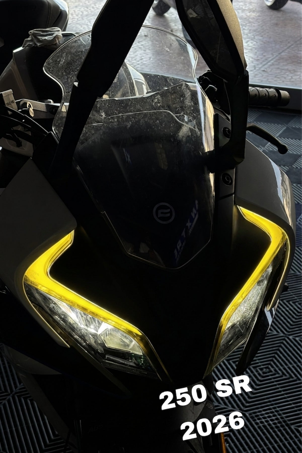 CFMOTO 250SR 2026 Model için Far Tasarım Gündüz Ledi Far Filmi Sticker Seti