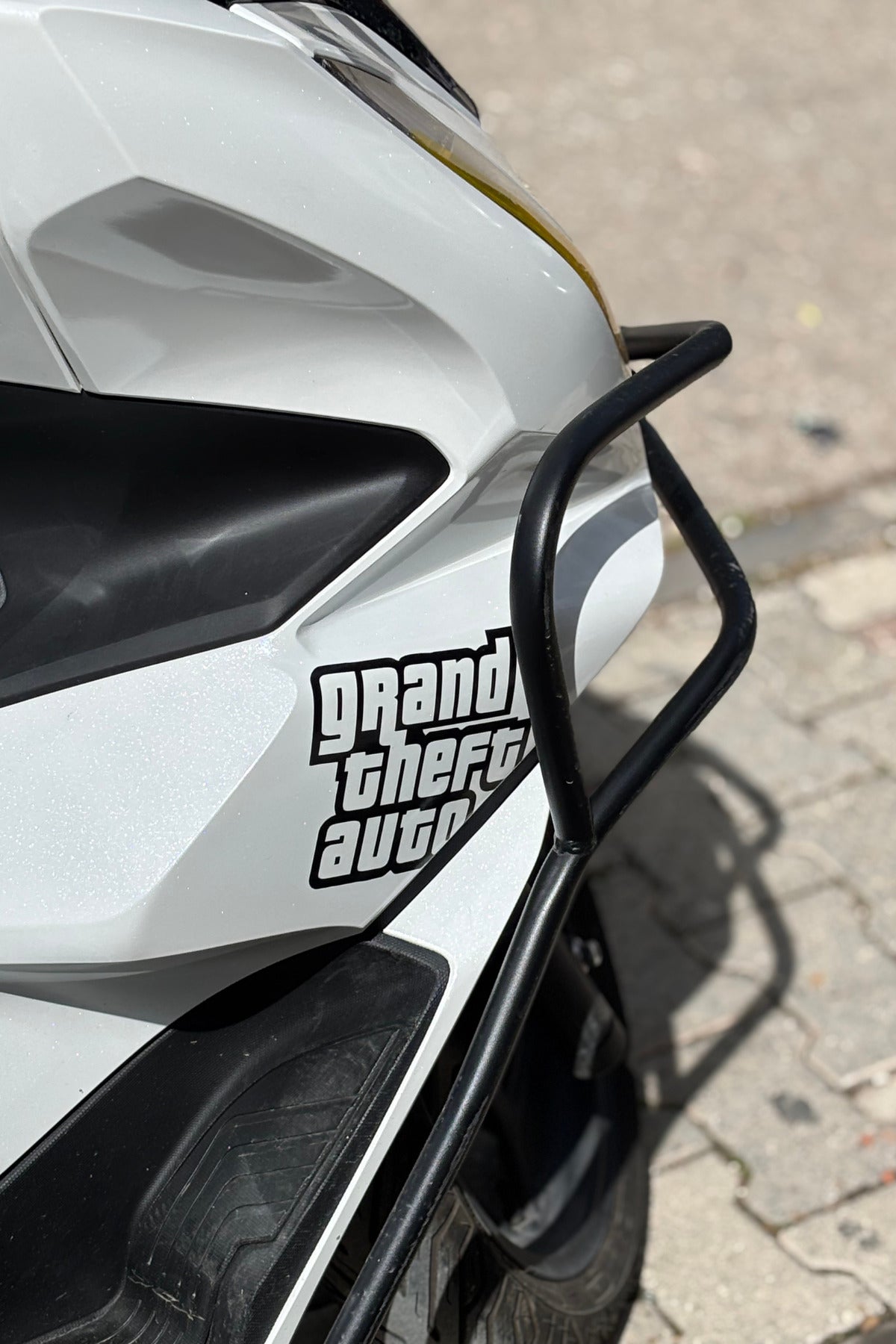 Motor ve Kask için Siyah GTA Sticker Etiket (15CM)